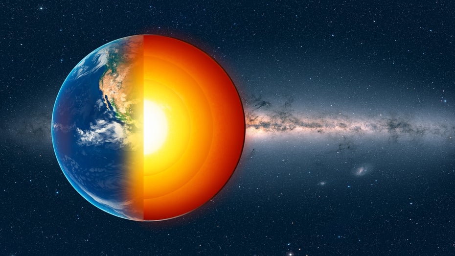 Unter den Ozeanen muss man weniger tief bohren, um zum Erdmantel zu kommen. (Bild: muratart/Nasa/Shutterstock) Erdmantel Bohrung