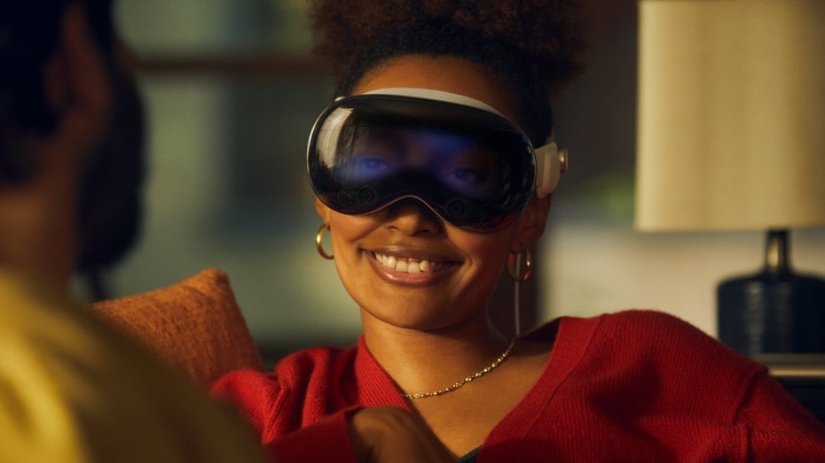 Das Eyeysight-Display der Vision Pro gewährt einen Blick auf die Augen der Träger:innen. (Bild: Apple) „iPhone meets Ready Player One”: Das sagen erste Tester zur Apple Vision Pro