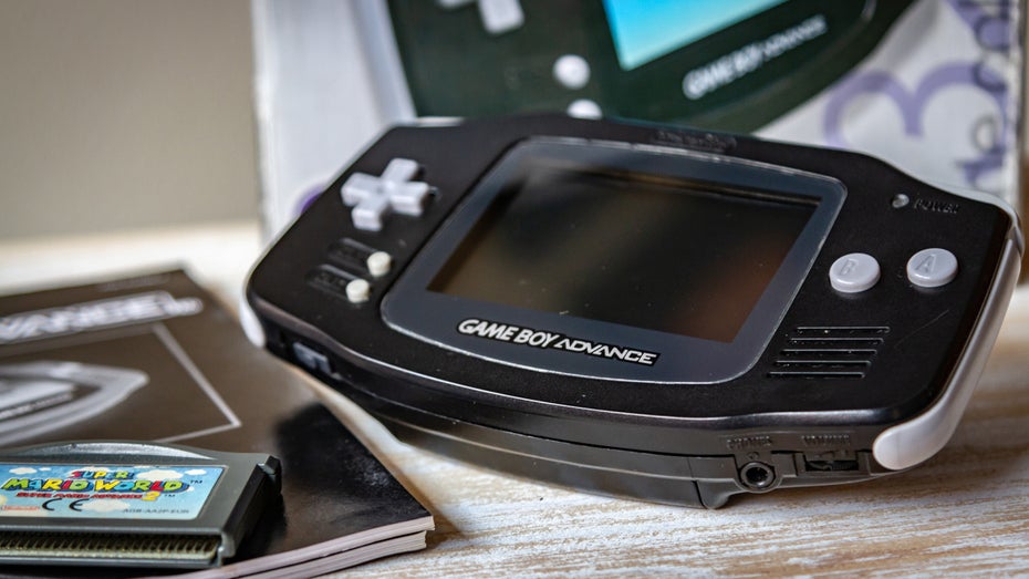 So wird der Gameboy Advance zum Werkzeug. (Foto: Interneteable / Shutterstock) Gameboy in der Werkstatt: Der Nintendo-Klassiker als Diagnosetool für Roller