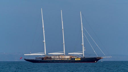 Tourismus trifft Technik-Mogul: Bezos' Jachturlaub zieht Blicke und Behördeneinsatz nach sich