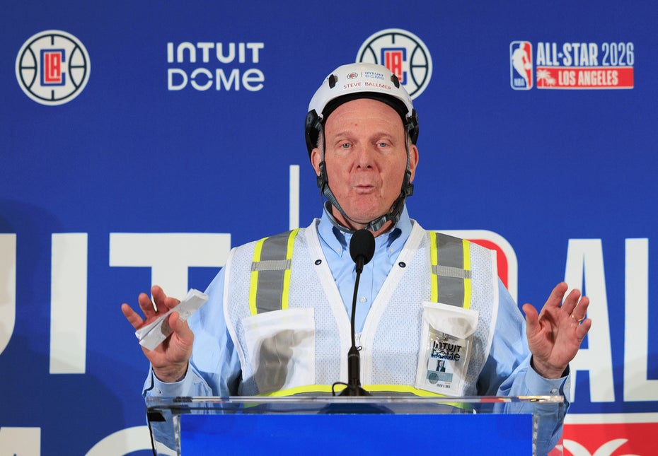 Steve Ballmer bei einer Pressekonferenz der LA Clippers.