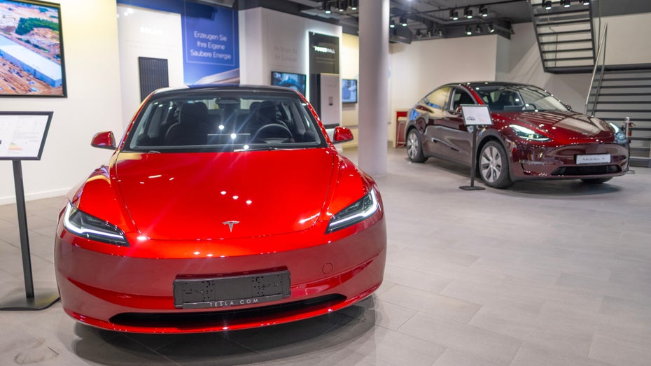Tesla senkt die Preise: So viel günstiger ist das Model Y Tesla senkt die Preise: So viel günstiger ist das Model Y