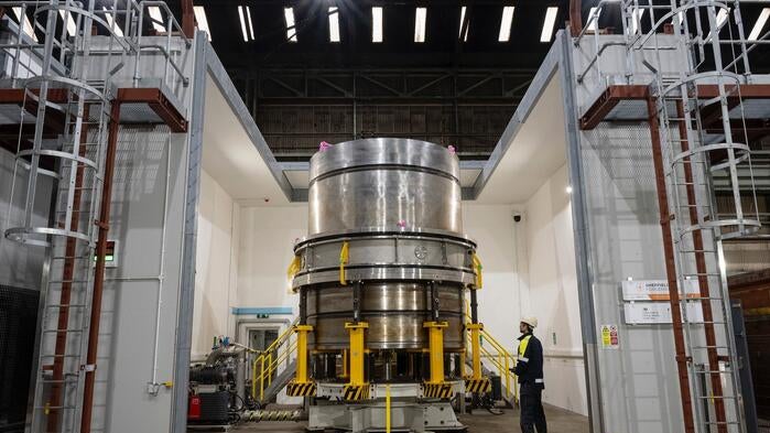 Schnell verschweißt: Reaktorbehälter für SMR. (Foto: Sheffield Forgemasters) Mini-Atomkraftwerke: Neue Technologie ermöglicht Reaktorschweißen in Rekordzeit