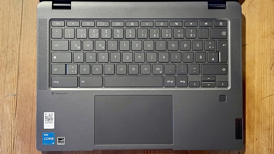 Die Tastatur eines Chromebooks in der Nahaufnahme.