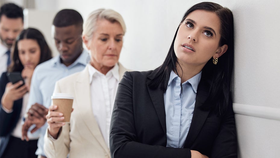 Warten ist meist unangenehm. (Foto: PeopleImages.com - Yuri A / Shutterstock) Was ist das Schwierigste am Warten? Wissenschaftler haben es herausgefunden