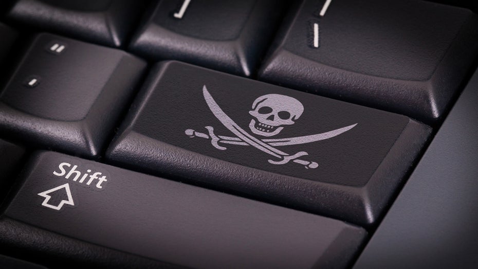 Ist Piraterie Männersache? (Bild: MyImages - Micha / Shutterstock) Wieso Kampagnen gegen Raubkopien zu mehr illegalen Streams führen können