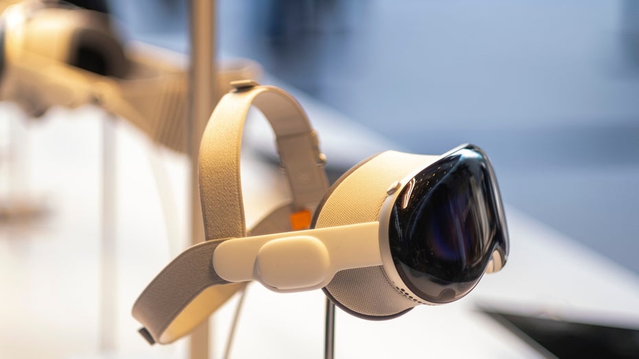 Sieht aus, als wäre sie für Extremsport gemacht. Aber hält die Apple Vision Pro, was ihr Design verspricht? (Foto: Ringo Chiu/Shutterstock) Wie robust ist die Apple Vision Pro? Ein Youtuber macht den Härtetest