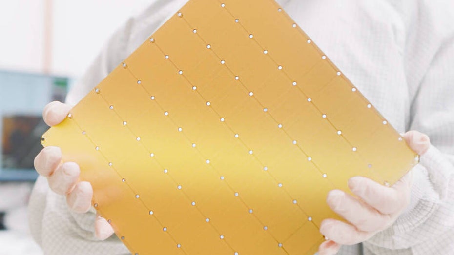 WSE-3: der größte Computerchip der Welt. (Foto: Cerebras Systems) Größter Computerchip aller Zeiten: Vier Billionen Transistoren und 900.000 KI-Kerne