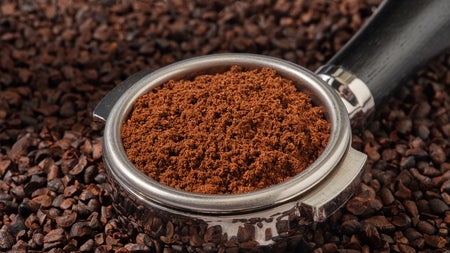 Kaffee ohne Bohnen: Warum Dattelkerne und Backpulver eine klimafreundliche Alternative sind