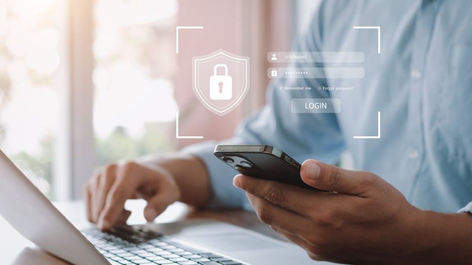 So schützt ihr euch vor Hackern. (Bild: Thapana_Studio / Shutterstock) Cybersecurity-Experte erklärt: Mit diesen einfachen Methoden schütze ich mich vor Hackern