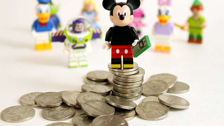 Disney lässt sich ungern eine Möglichkeit zur Monetarisierung entgehen. Beim Kart-Racer Speedstorm sorgt das für Ärger bei den Fans. (Symbolfoto: cjmacer/Shutterstock) Disney-Kart-Racer und Battle Pass: Wieso Fans überlegen, vor Gericht zu ziehen