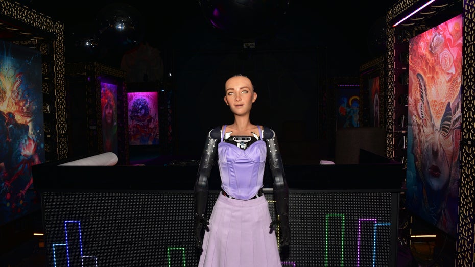 KI-Roboter scheitert: Warum diese Abschlussrede das Publikum kalt ließ KI-Roboter scheitert: Warum diese Abschlussrede das Publikum kalt ließ