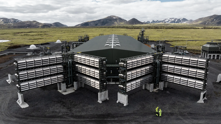 Weltgrößter CO2-Filter startet in Island: Wie die "Staubsauger" funktionieren und was sie bringen