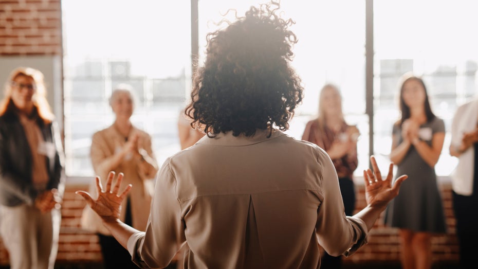 Halo-Effekt: Das Aussehen von Gründerinnen spielt eine Rolle, wenn VC-Investoren entscheiden. (Foto: Shutterstock/Rawpixel.com) Halo-Effekt: Müssen Gründerinnen schön sein, um VC-Investoren zu überzeugen?
