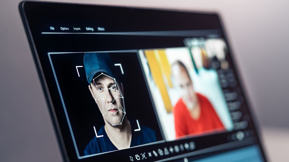 KI-Avatare können die Contenterstellung erleichtern – allerdings muss auch bedacht werden, dass die eingegebenen Daten möglicherweise weiterverwendet werden. (Foto: Tero Vesalainen/Shutterstock) KI-Avatare für Videos: Diese Tools helfen dir bei der Contentproduktion