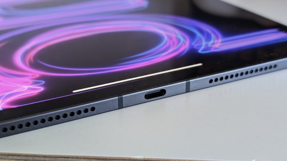 Wer es drauf anlegt, kann auch das neue iPad Pro verbiegen. (Foto: t3n) Das neue iPad Pro im Härtetest: Und es biegt sich doch