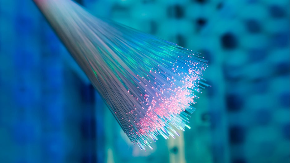 Glasfaser verbindet Kontinente. (Foto: asharkyu / Shutterstock) Google startet Umoja-Projekt: Glasfaserkabel soll Afrika und Australien verbinden