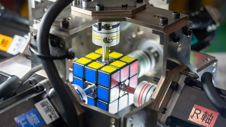 Schneller als du blinzelst: Dieser Computer löst Rubiks-Zauberwürfel in 300 Millisekunden