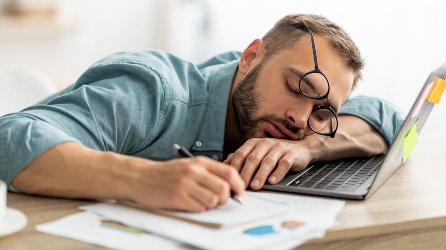 Flexible Arbeitszeiten: Neue Forschung zeigt, wieso uns das Modell krank macht