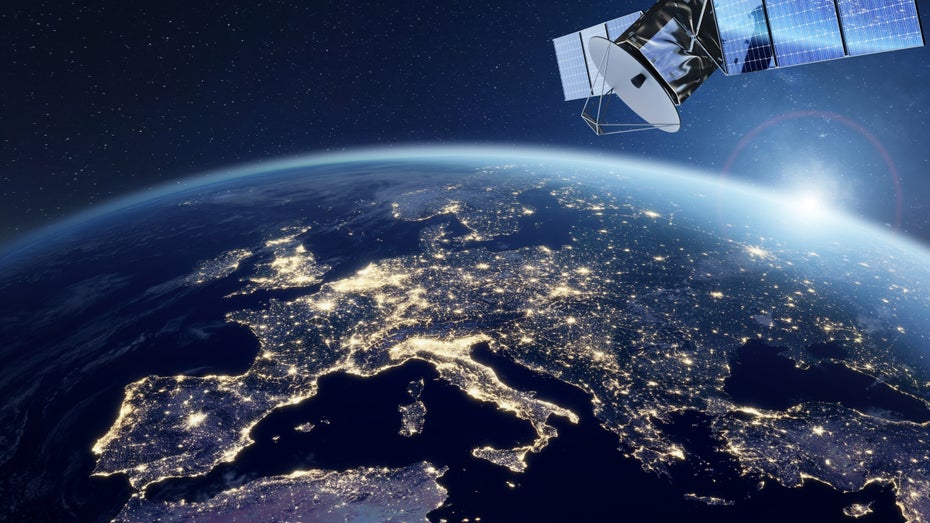 GPS basiert auf Satellitensignalen und kann deshalb gestört werden. Das neue Quantennavigationssystem kommt ganz ohne Signale von Außen aus. (Foto: NicoElNino/Shutterstock) Wie Quantennavigation vor GPS-Störungen schützen soll