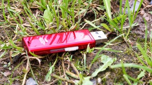Reddit-Nutzer öffnet trotz Warnung gefundenen USB-Stick: Das hat er entdeckt