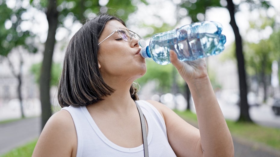 Nie wieder dehydriert: Die besten Apps und Tipps, die euch ans Trinken erinnern