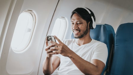 42 Prozent haben im Flieger schon heimlich den Flugmodus deaktiviert: Darum solltest du das nicht machen