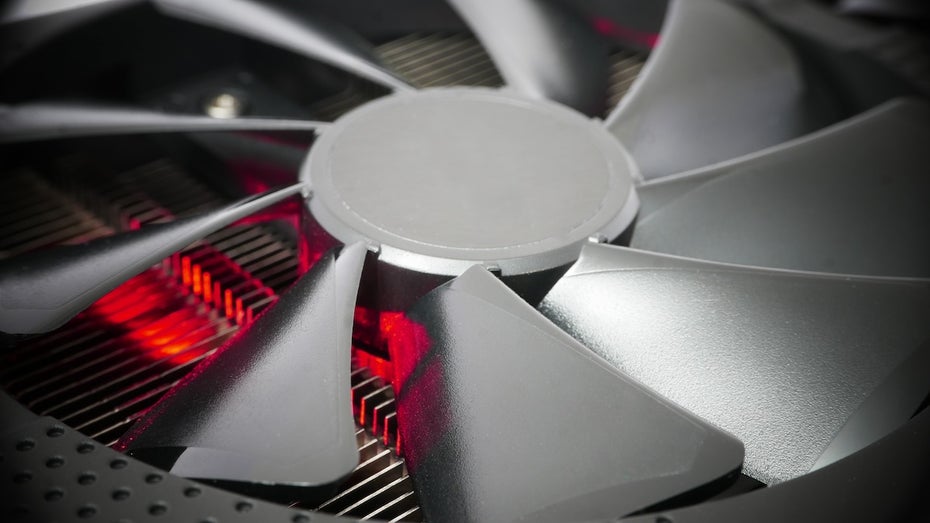 Verbesserte PC-Kühlung? Das passiert, wenn ein Computer direkt auf einen großen Lüfter gebaut wird