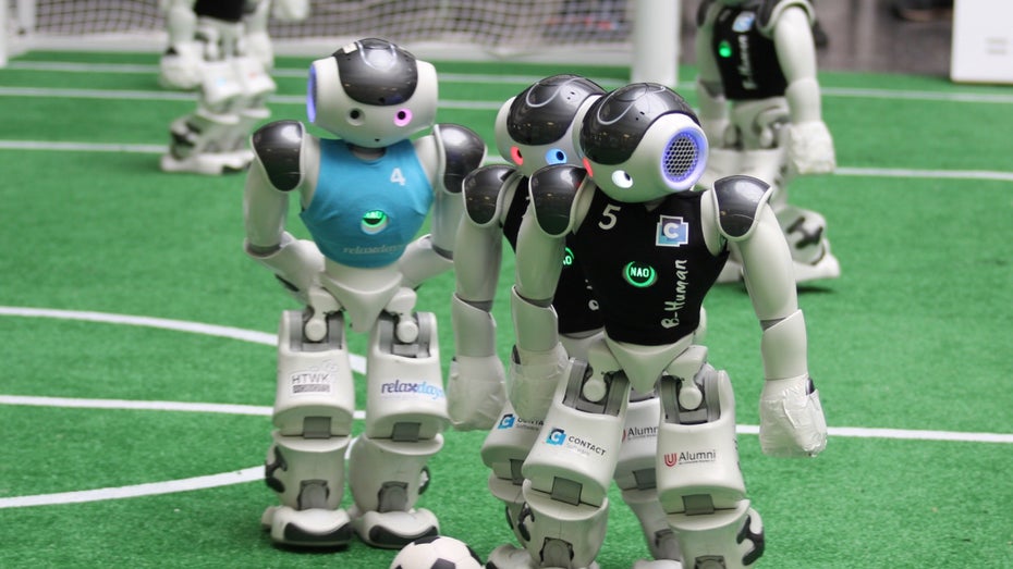 Robocup 2024: Humanoide Roboter kicken um den WM-Titel