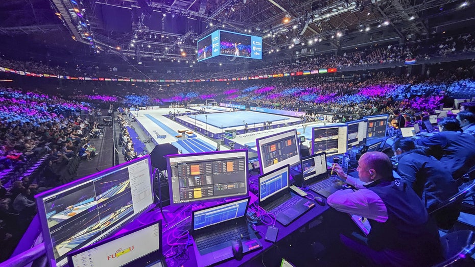 Bei der Turnweltmeisterschaft 2023 in Antwerpen unterstützte eine KI in Form des Judging Support Systems die Kampfrichterinnen und -richter.(Foto: International Gymnastics Federation) Künstliche Intelligenz im Sport: Wie der digitale Kampfrichter für mehr Fairness sorgt