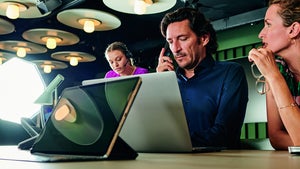 Feuer und Flamme: Wie KMU Mitarbeitende mit Mobile Work überzeugen