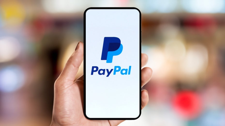 Paypal-Logo auf einem Smartphone. (Foto: Evolf / Shutterstock) Paypal vereinfacht den Login: Das ändert sich bald bei der Zwei-Faktor-Authentifizierung