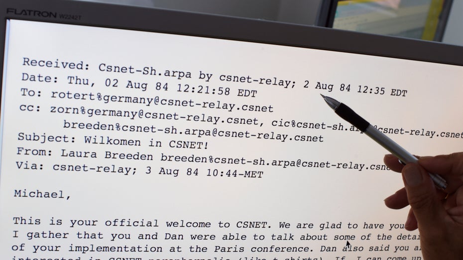 „Wir freuen uns, dich dabei zu haben“: So begann heute vor 40 Jahren das E-Mail-Zeitalter in Deutschland „Wir freuen uns, dich dabei zu haben“: So begann heute vor 40 Jahren das E-Mail-Zeitalter in Deutschland