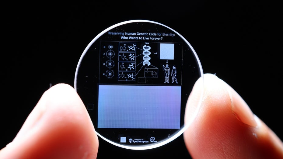 5D-Speicher-Kristall: Menschliches Erbgut für 13,8 Milliarden Jahre sicher. (Foto: University of Southampton) 5D-Speicher-Kristall
