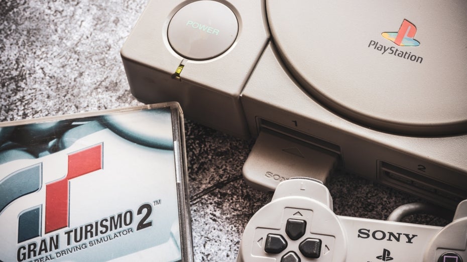 Sony feiert 30 Jahre Playstation mit Konsolen im Retro-Look