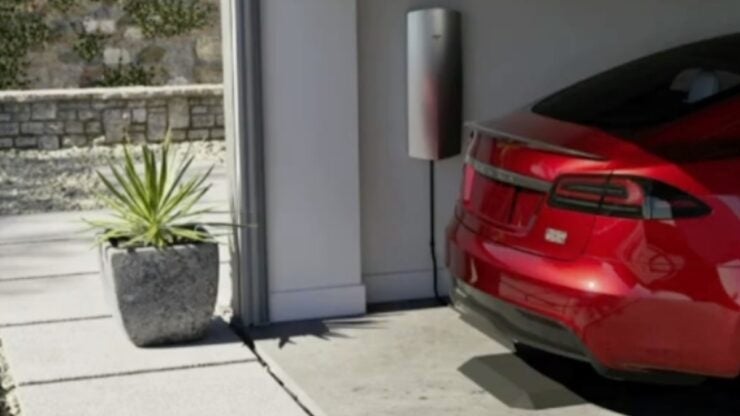 Tesla zeigte im Frühjahr 2023 eine Wallbox ohne Kabel und deutete damit wohl ein Ladepad an. (Bild: Tesla) Tesla Wallbox Ladepad
