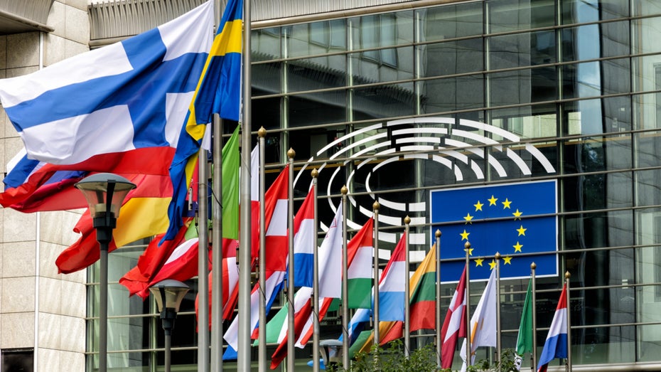 Die EU plant einen digitalen Reisepass. (Foto: Fabrizio Maffei / Shutterstock) Digital statt Papier: Der EU-Reisepass wird zur App