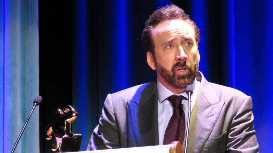 Nicolas Cage bei einer Rede. (Foto: Luis Javier Villalba / Shutterstock) KI in Hollywood: Nicolas Cage warnt junge Schauspieler vor der Technologie