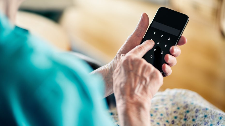 Der Trojaner kann jetzt auch Pins Abgreifen. (Foto: Tero Vesalainen / Shutterstock) Dieser Banking-Trojaner kann sogar deinen Smartphone-Pin stehlen