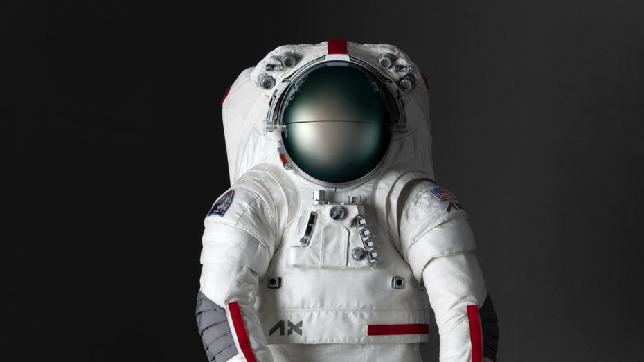 Der neue Raumanzug von Prada ist da. (Foto: Prada / Axiom Space) Artemis 3 Astronauten im Designer-Outfit: Prada entwirft Raumanzug mit Axiom Space