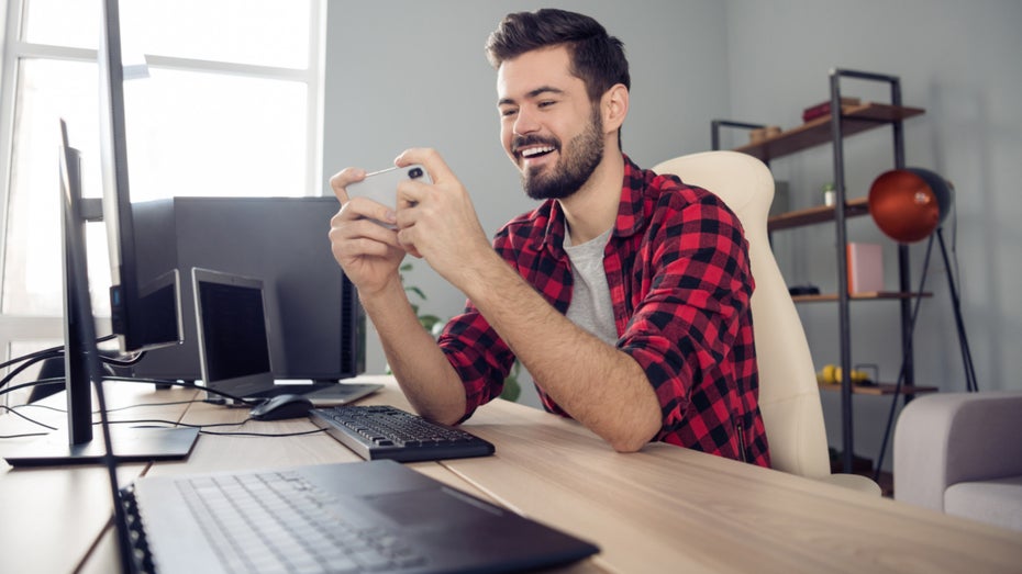 Daten lassen sich mit Quick Share schnell zwischen Smartphone und PC übertragen. (Foto: Roman Samborskyi / Shutterstock) Android: Google behebt nerviges Problem für alle, die auch einen Windows-PC haben
