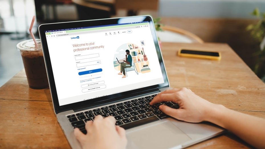 KI-Inhalte auf LinkedIn: 54 % der englischsprachigen Posts stammen von Maschinen KI-Inhalte auf LinkedIn: 54 % der englischsprachigen Posts stammen von Maschinen