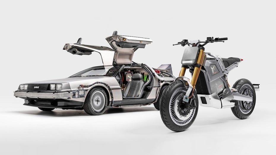 Marty McFly lässt grüßen: Dieses E-Motorrad im Delorean-Design ist ein Unikat