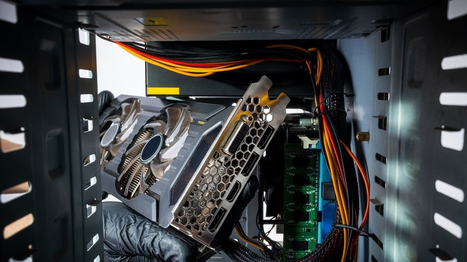 Müllwagenfahrer findet Gaming-PC im Abfall und macht andere Reddit-User mit der Hardware neidisch Müllwagenfahrer findet Gaming-PC im Abfall und macht andere Reddit-User mit der Hardware neidisch