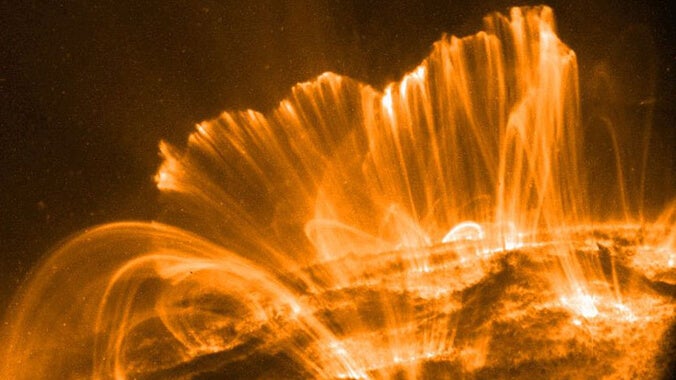 Plasmaschleifen über Sonnenflecken in ultravioletten Licht. (Bild: DKIST/NSO/AURA/NS) KI Forschung Sonne