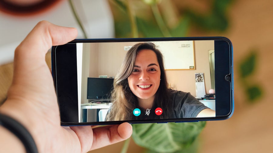 Smartphone-Nutzung: Deutsche haben 2024 Milliarden Gigabyte verbraucht – und seltener telefoniert Smartphone-Nutzung: Deutsche haben 2024 Milliarden Gigabyte verbraucht – und seltener telefoniert