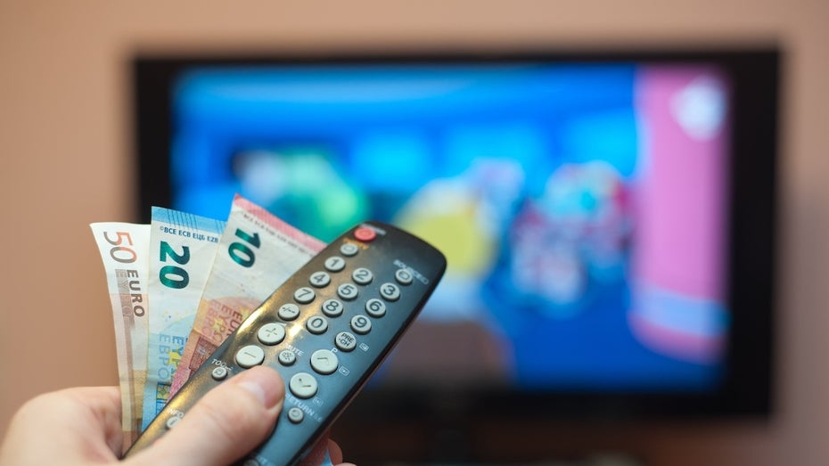 TV-Kosten im Überblick: Diese Faktoren treiben den Stromverbrauch in die Höhe TV-Kosten im Überblick: Diese Faktoren treiben den Stromverbrauch in die Höhe