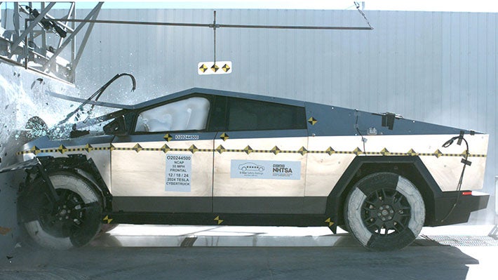 NHTSA-Crashtest: Cybertruck beim Frontalaufprall. (Foto: NHTSA) Crashtest Cybertruck
