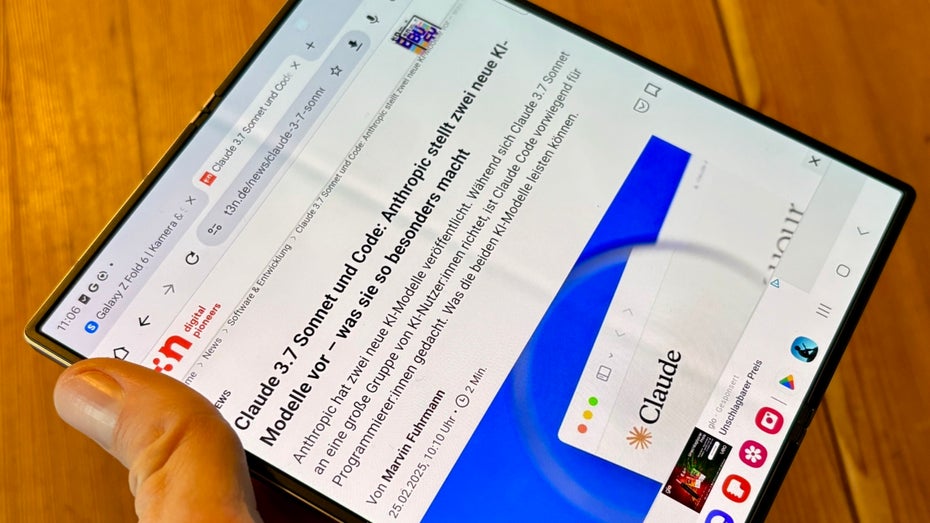Das Samsung Galaxy Z Fold 6 im Tabletmodus in der Nahaufnahme.