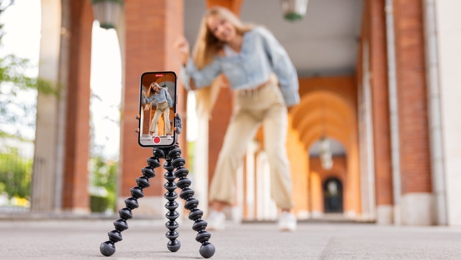 Bei Instagram-Reels zählt die absolute Watchtime stärker als die prozentuale Betrachtungsdauer. (Bild: Kaspars Grinvalds / Shutterstock) Werden längere Reels zum Reichweiten-Killer? Das sagt der Instagram-Chef
